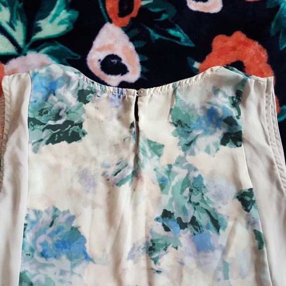 Violet + Claire sleeveless Blouse - Picture 5 of 5